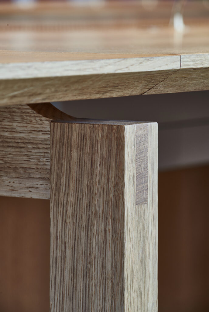 Vejle byrådssal - massiv egetræ - snedkerprojekt