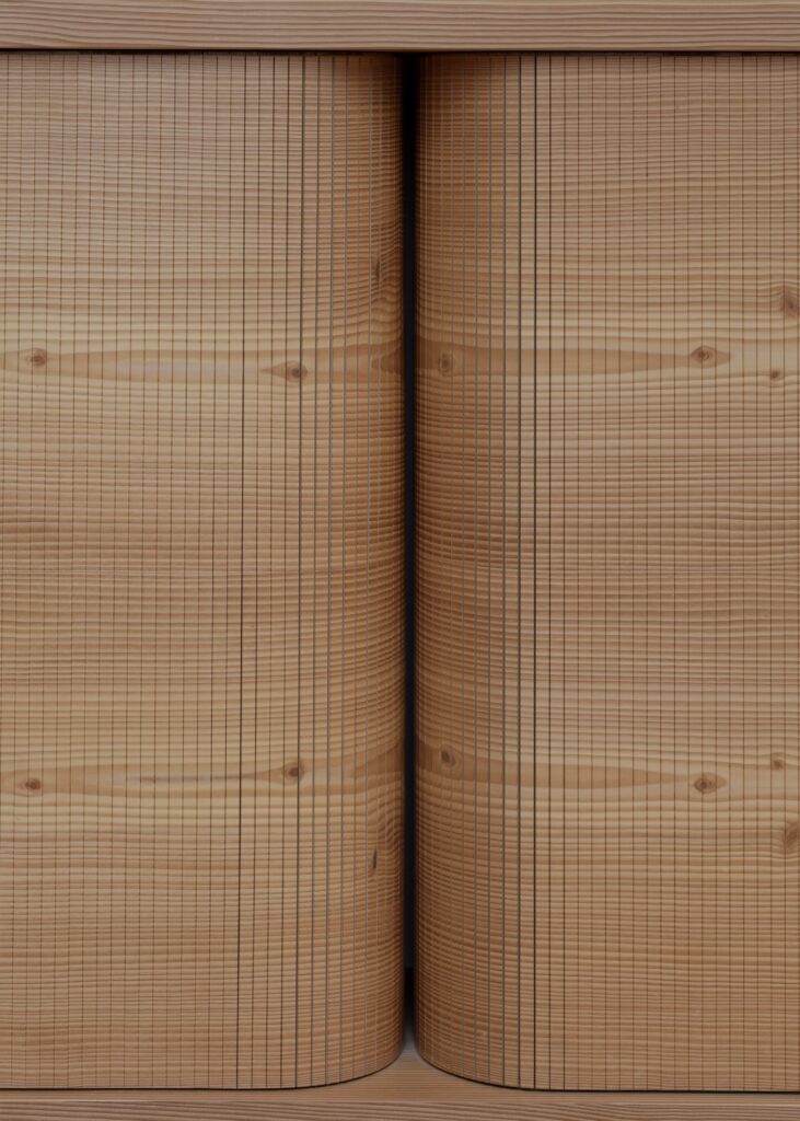 Køkkenø i douglastræ med vandret kørende jalousilåger og buede hjørner – specialdesignet løsning