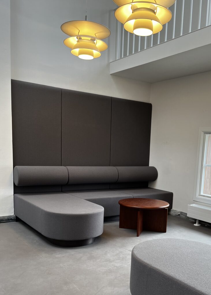 Loungemøbler på førstesalen - københavn universitetsbibliotek