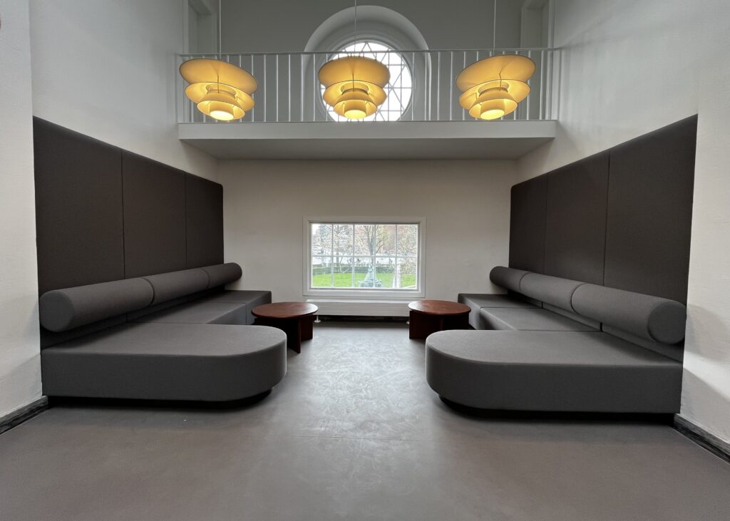 Loungemøbler på førstesalen - københavn universitetsbibliotek