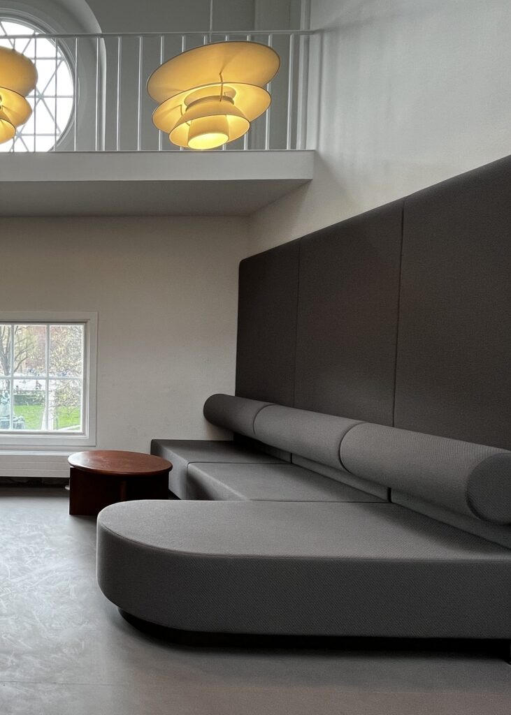 sofa og Loungemøbler på førstesalen - københavn universitetsbibliotek