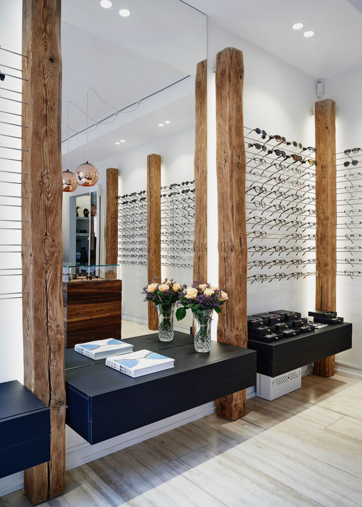 brillebutik ilkjær optiker butiksinventar