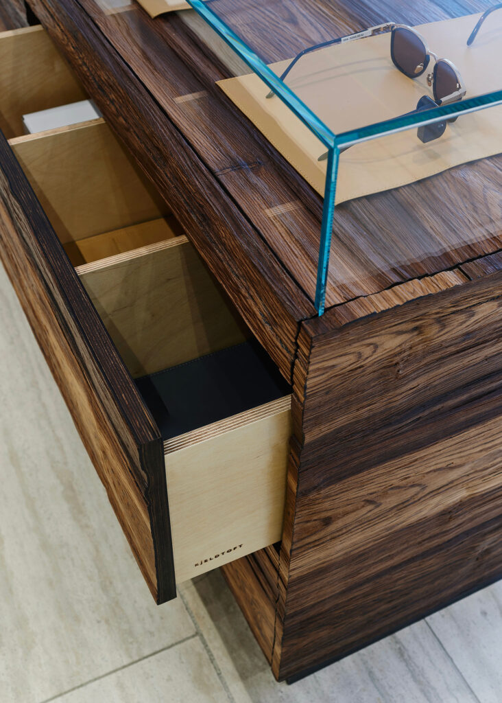 brillebutik ilkjær optiker butiksinventar