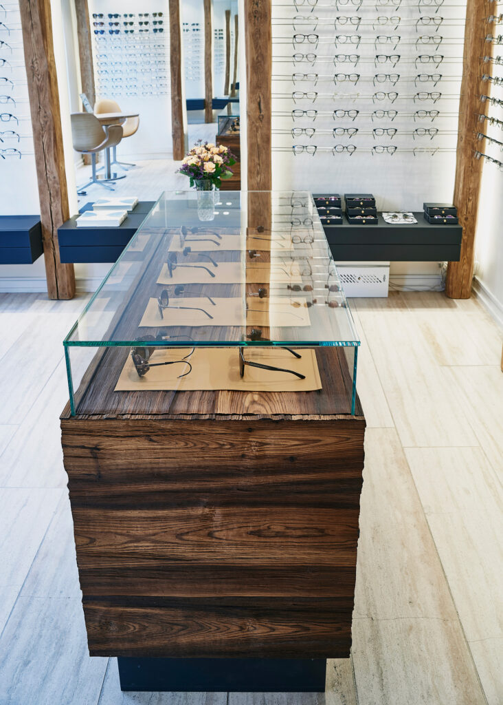 brillebutik ilkjær optiker butiksinventar
