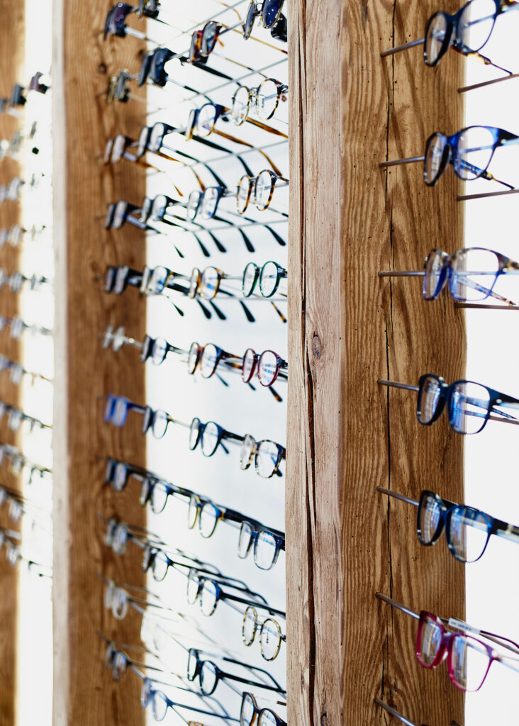 brillebutik ilkjær optiker butiksinventar