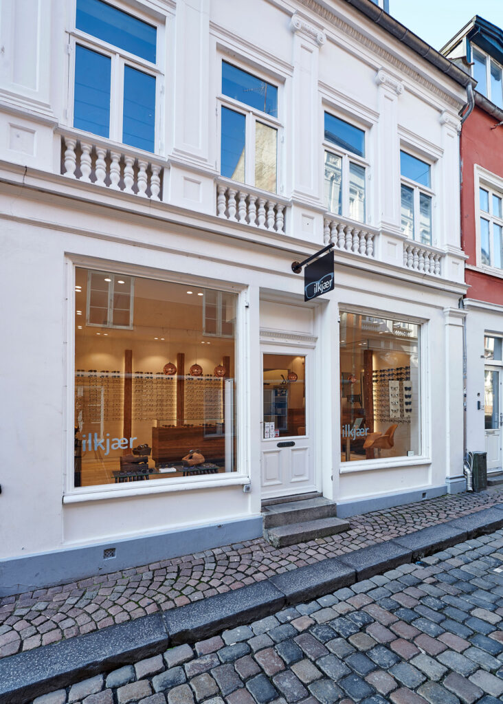 brillebutik ilkjær optiker butiksinventar